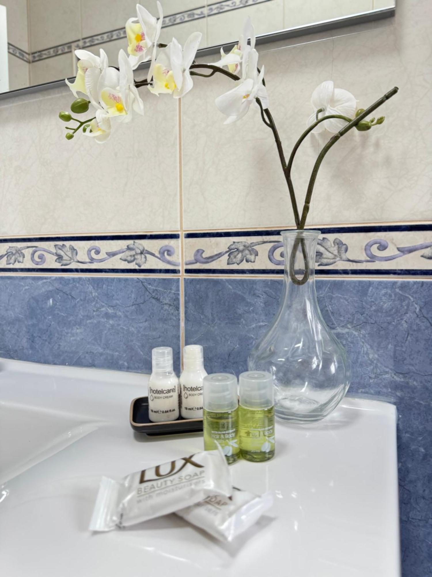 Villa Bonita Guesthouse Albufeira Old Town ภายนอก รูปภาพ