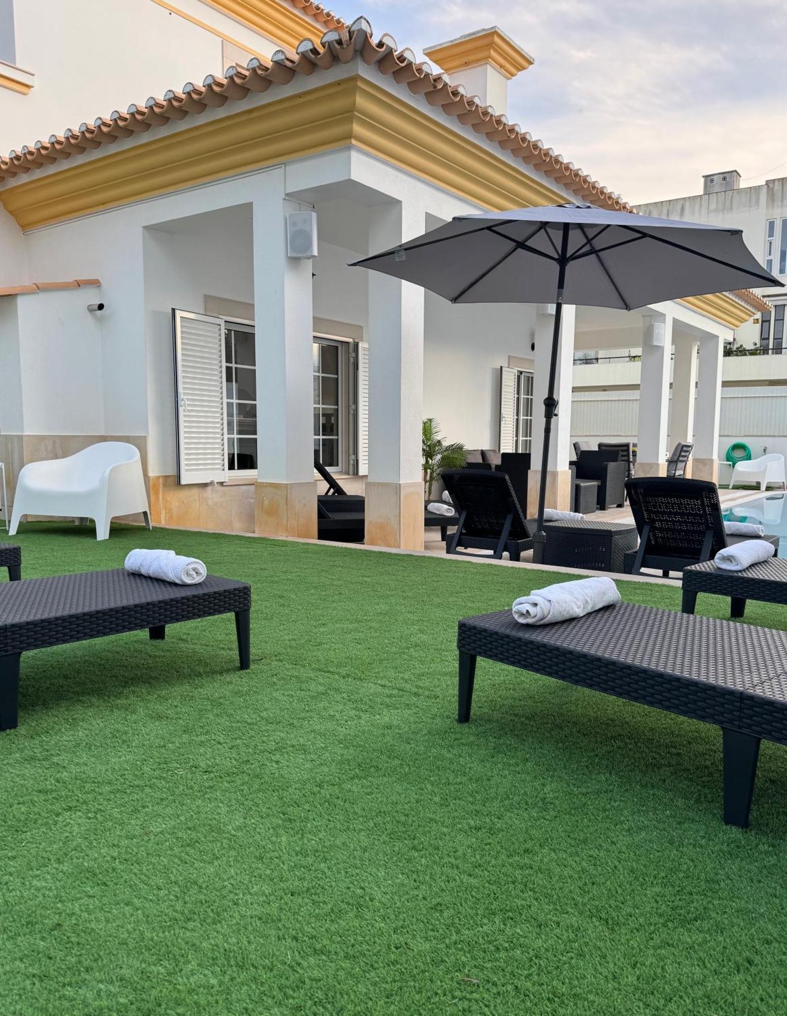 Villa Bonita Guesthouse Albufeira Old Town ภายนอก รูปภาพ