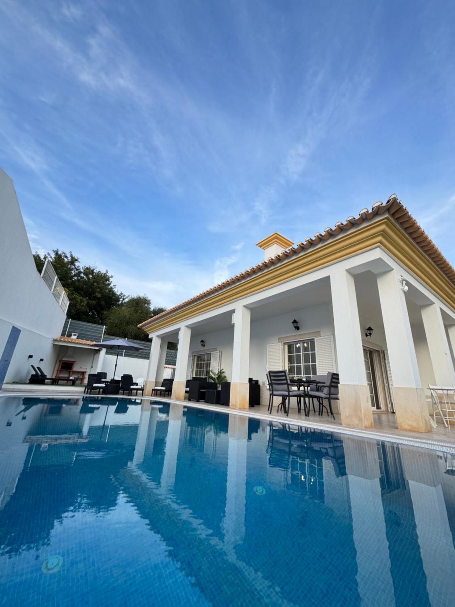 Villa Bonita Guesthouse Albufeira Old Town ภายนอก รูปภาพ