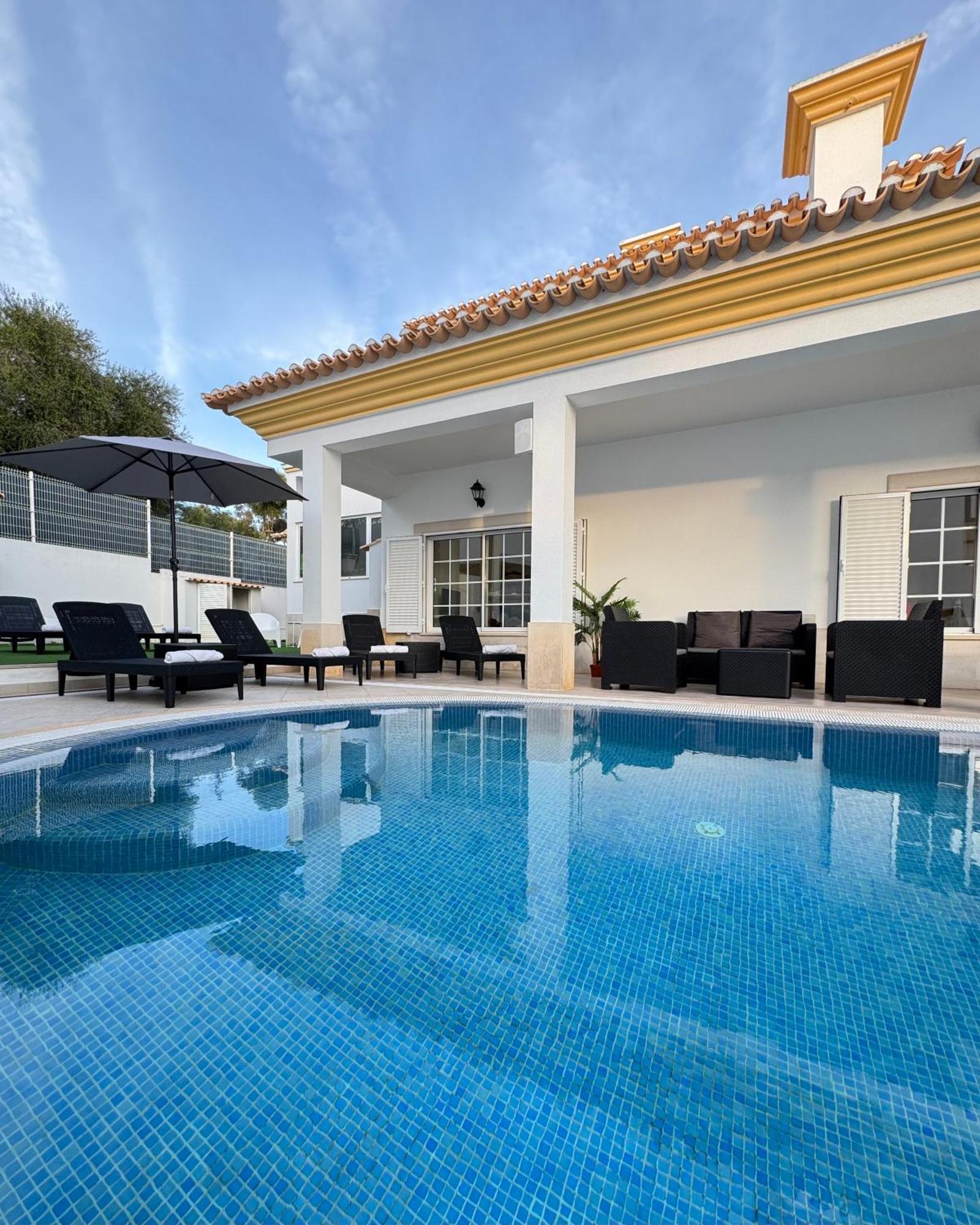 Villa Bonita Guesthouse Albufeira Old Town ภายนอก รูปภาพ