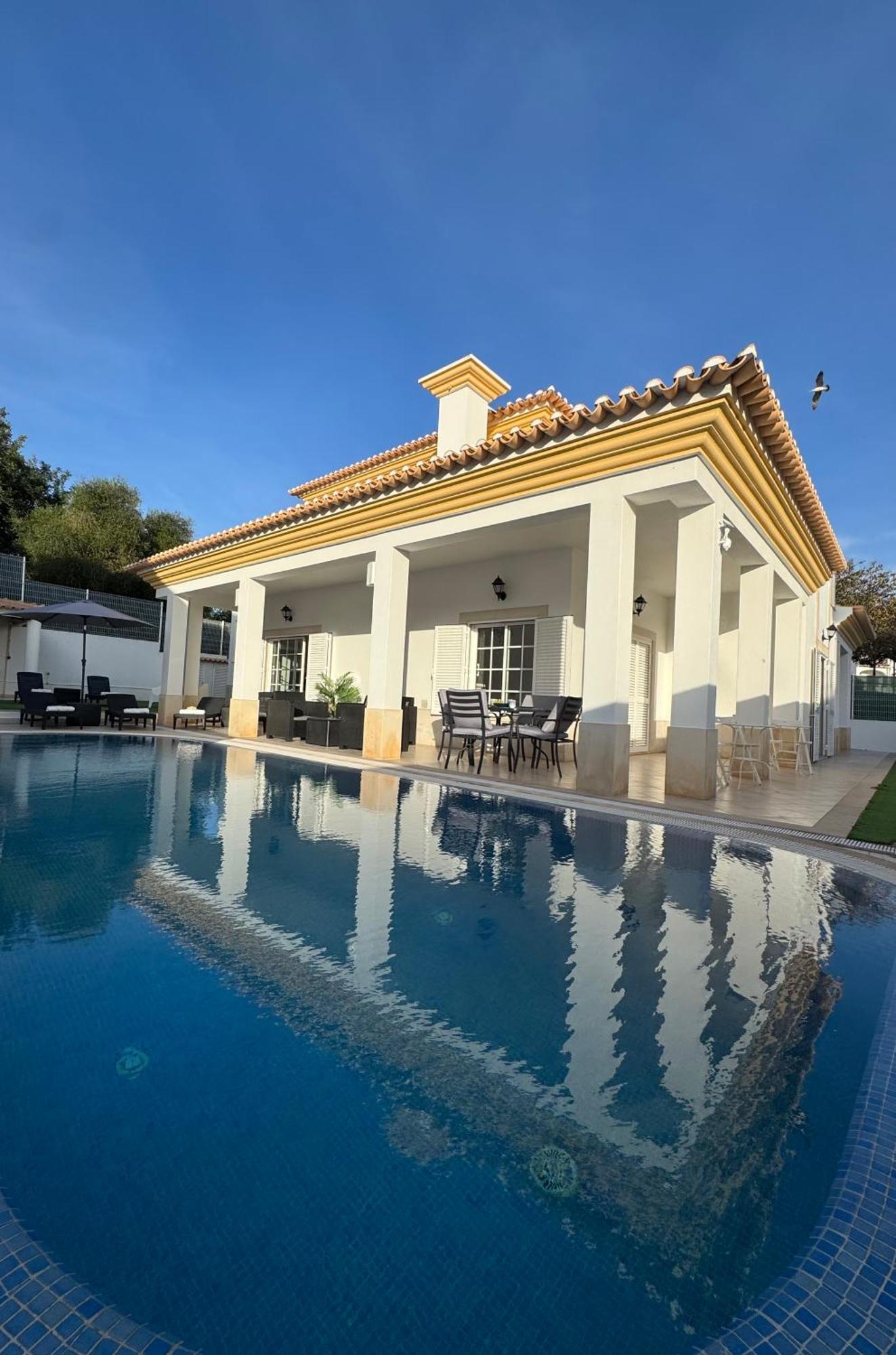 Villa Bonita Guesthouse Albufeira Old Town ภายนอก รูปภาพ