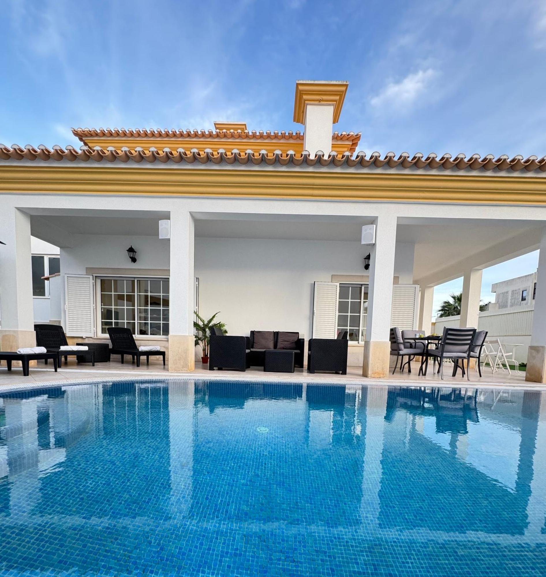 Villa Bonita Guesthouse Albufeira Old Town ภายนอก รูปภาพ