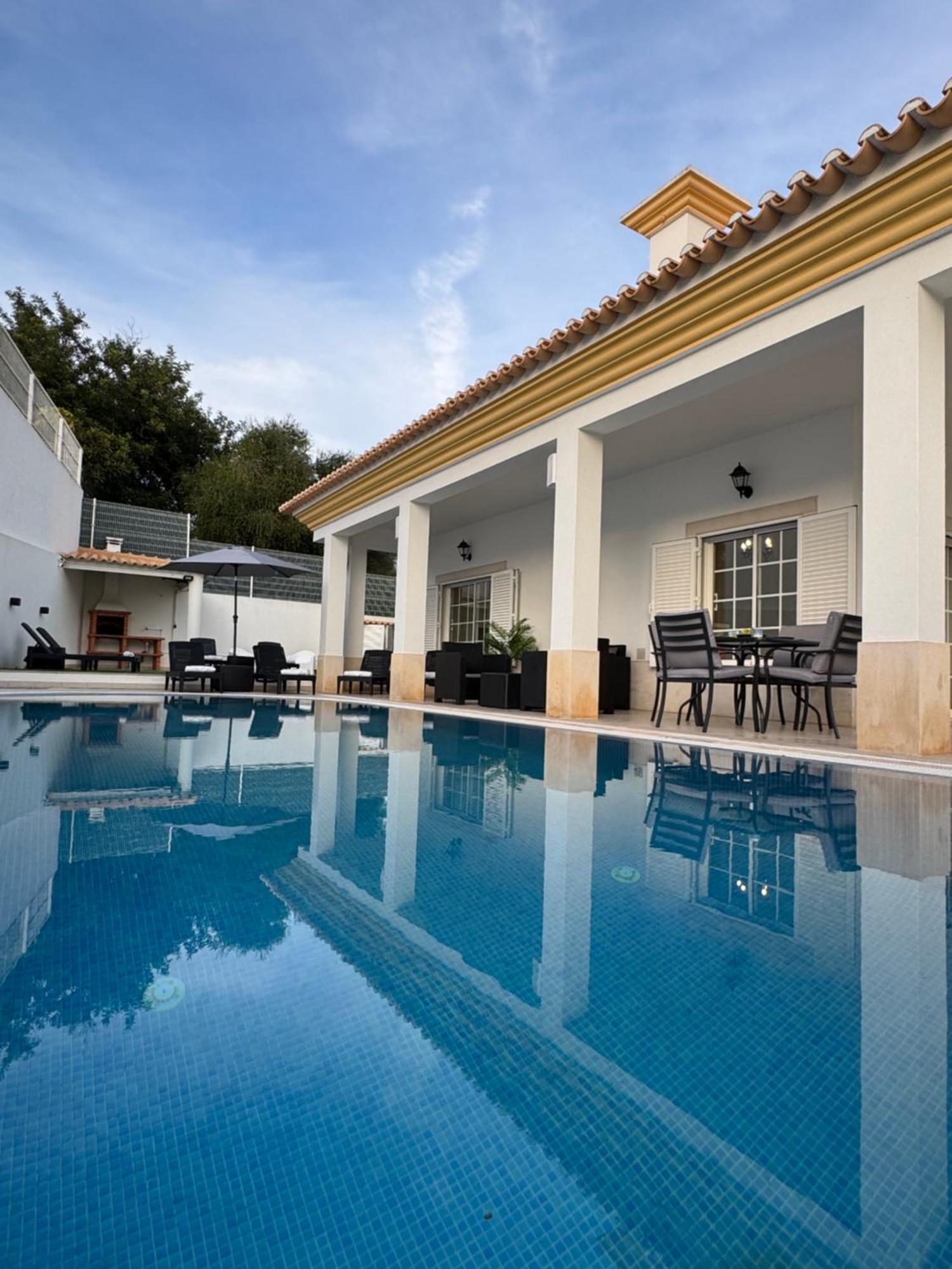Villa Bonita Guesthouse Albufeira Old Town ภายนอก รูปภาพ