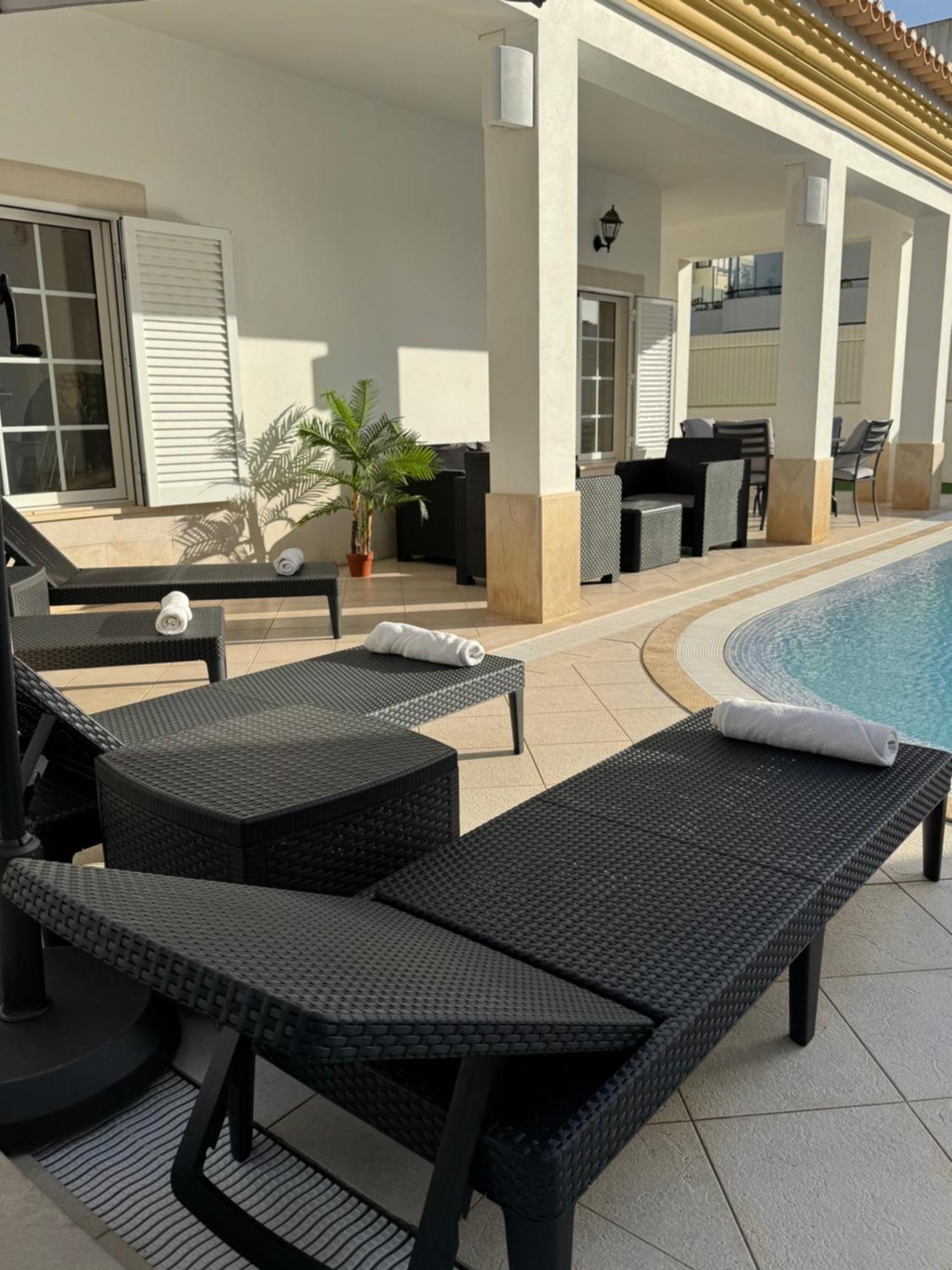 Villa Bonita Guesthouse Albufeira Old Town ภายนอก รูปภาพ